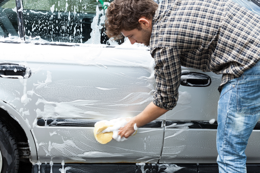 membuka jasa cleaning service - car wash - Ide Bisnis Modal Kecil yang Cocok untuk Kaum Milenial