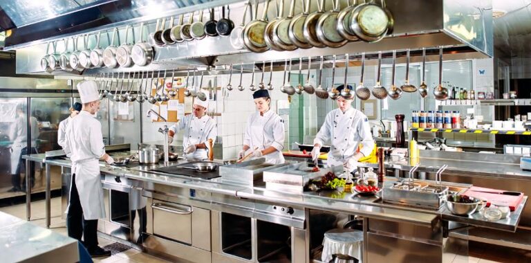 SOP Kitchen Restoran: Pengertian, Manfaat, dan Contohnya